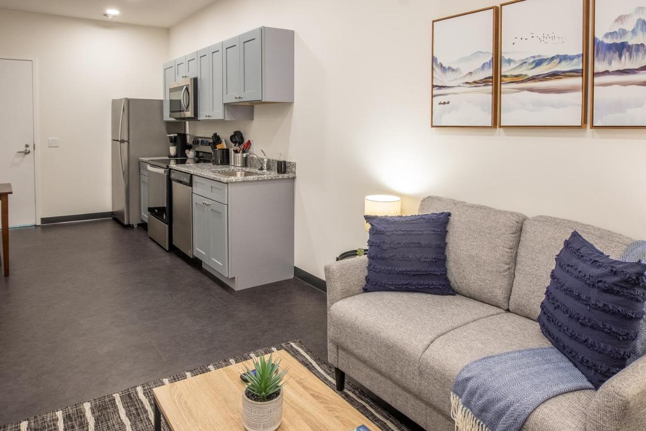 Apartments In Pittsburgh'S Cultural District By Frontdesk Room photo