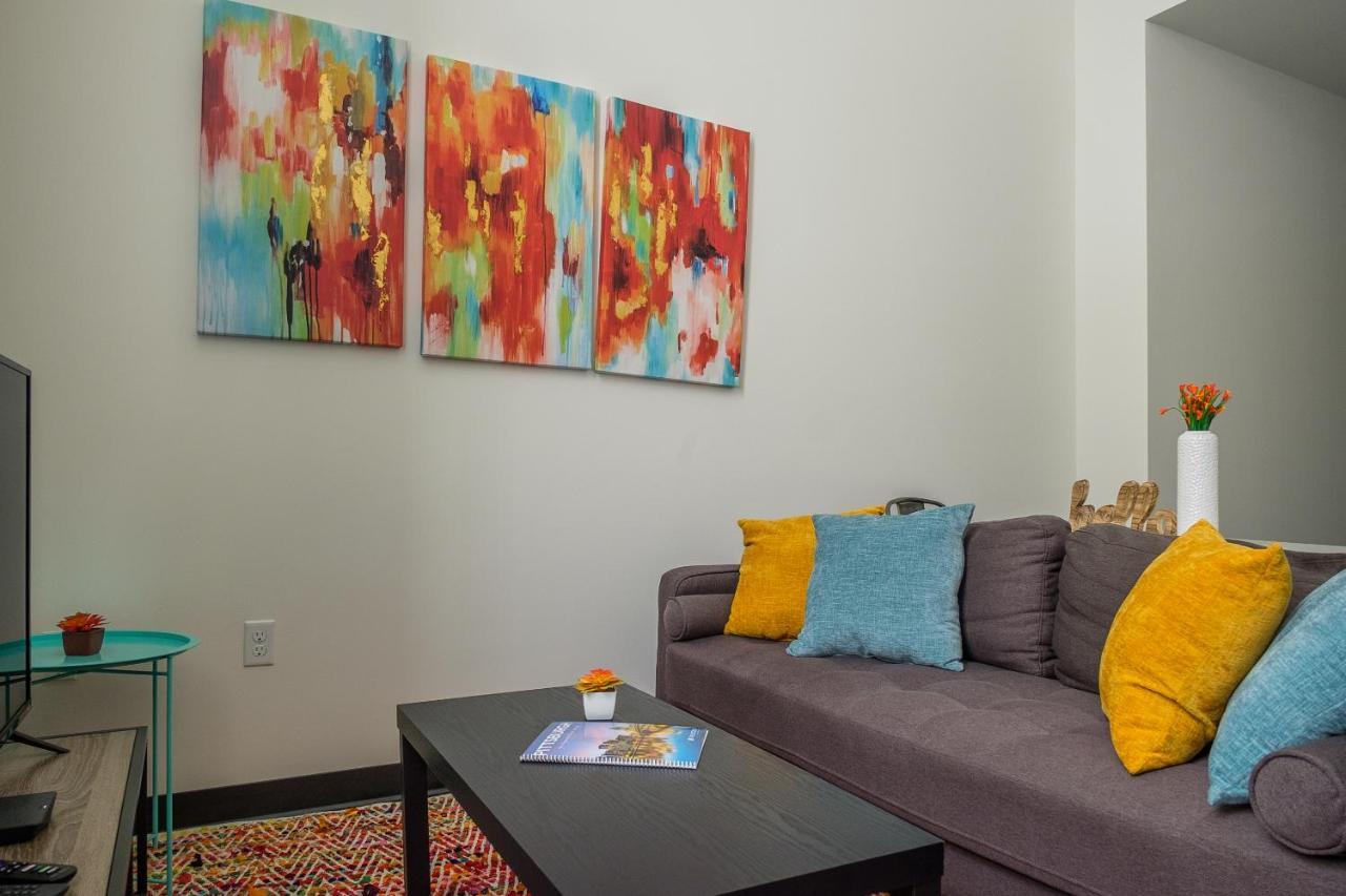 Apartments In Pittsburgh'S Cultural District By Frontdesk Room photo