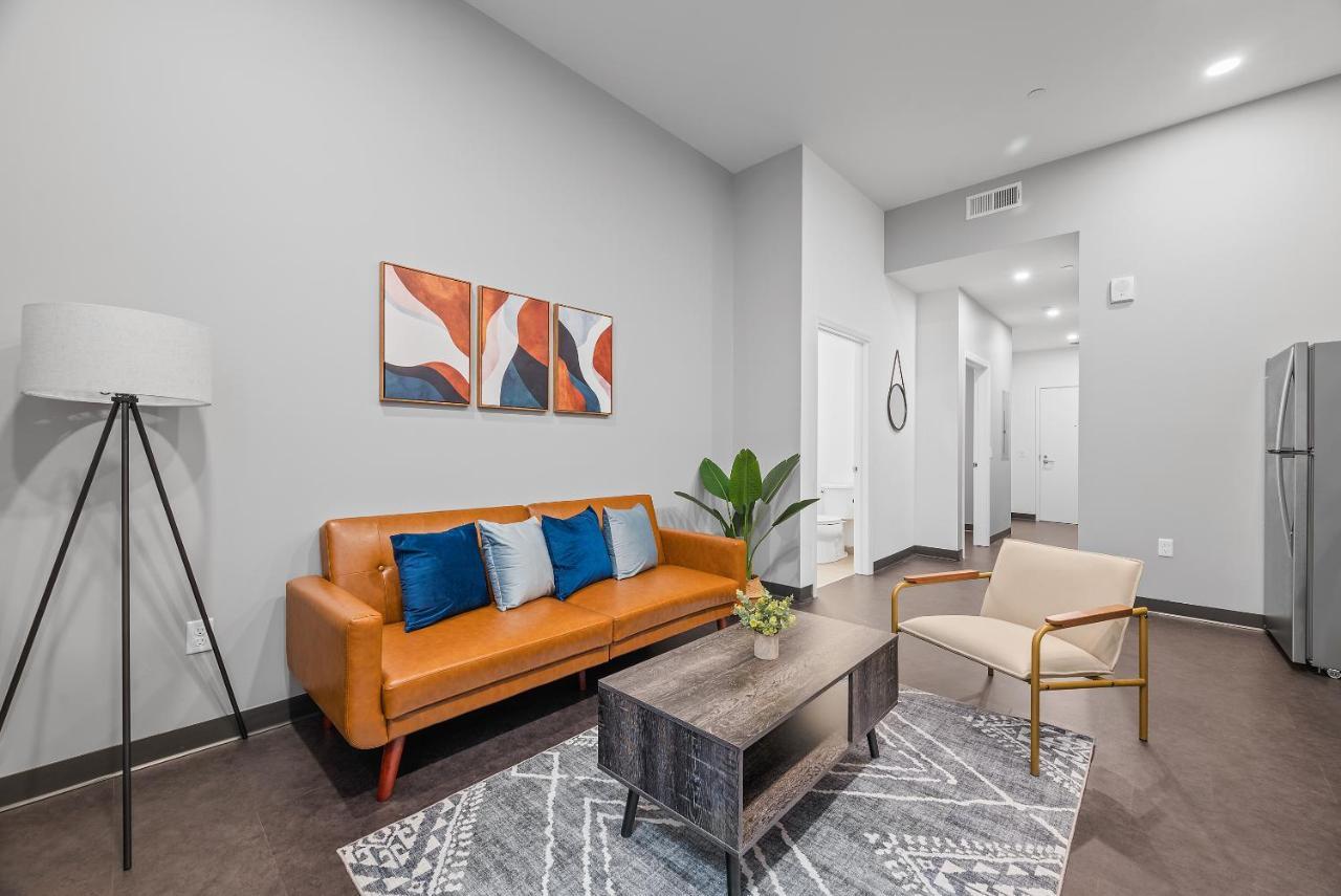 Apartments In Pittsburgh'S Cultural District By Frontdesk Room photo