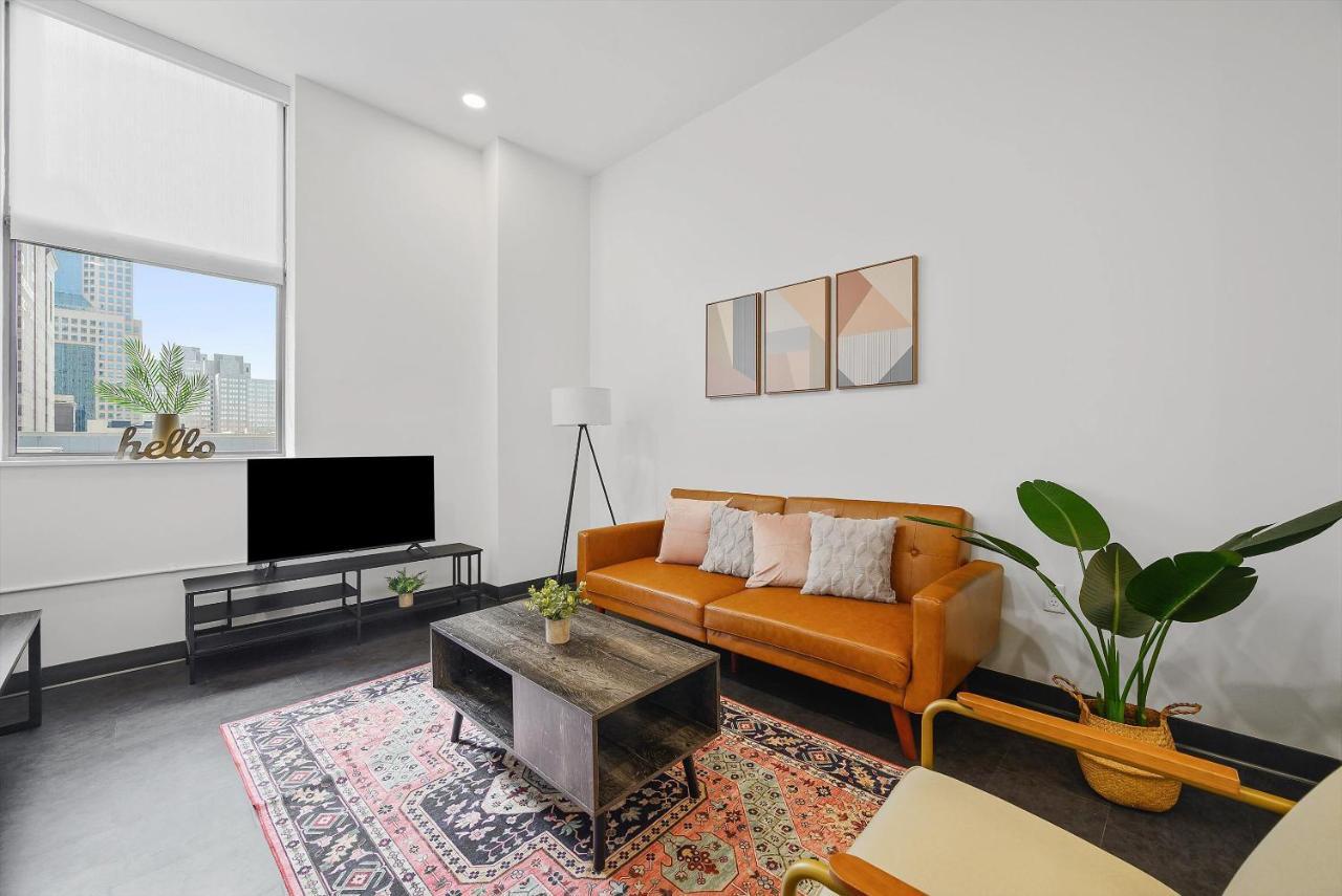 Apartments In Pittsburgh'S Cultural District By Frontdesk Room photo